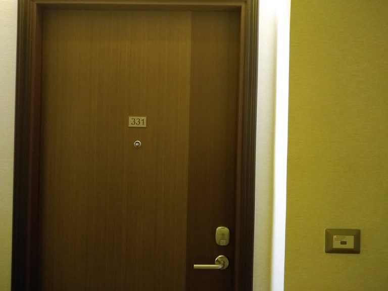 客室入口ドア外側から