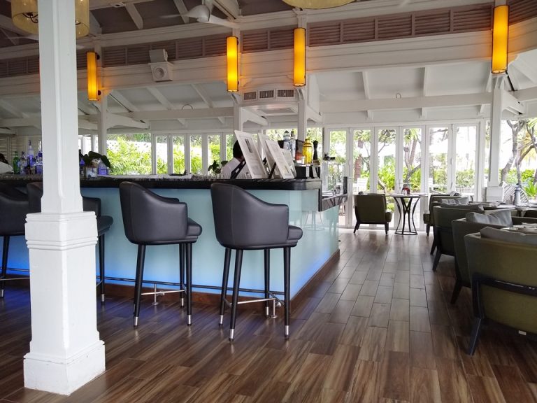 レストラン客席