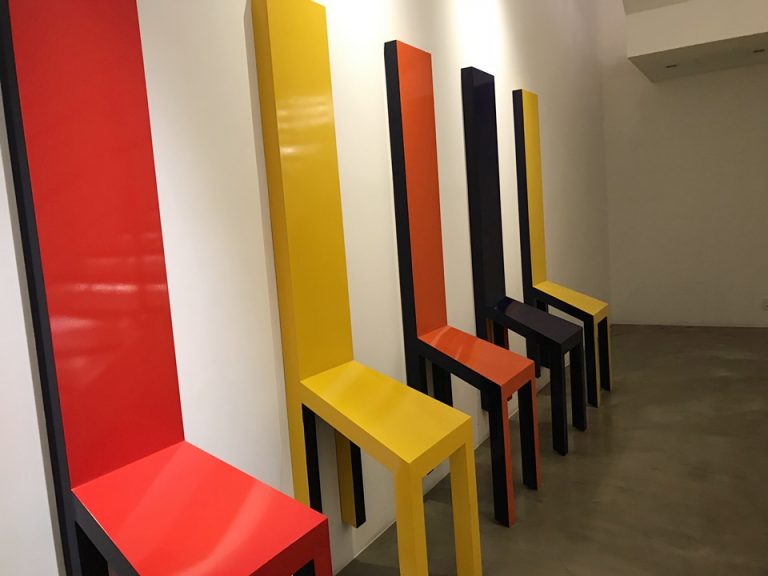 一階美術品