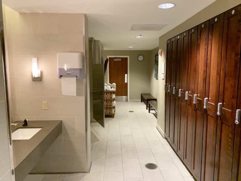 フィットネスロッカールーム