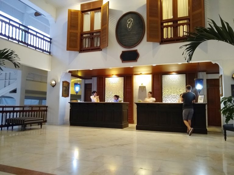 フロントカウンター