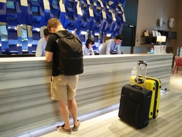 フロントカウンター