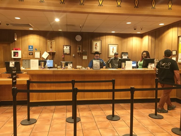 フロントカウンター