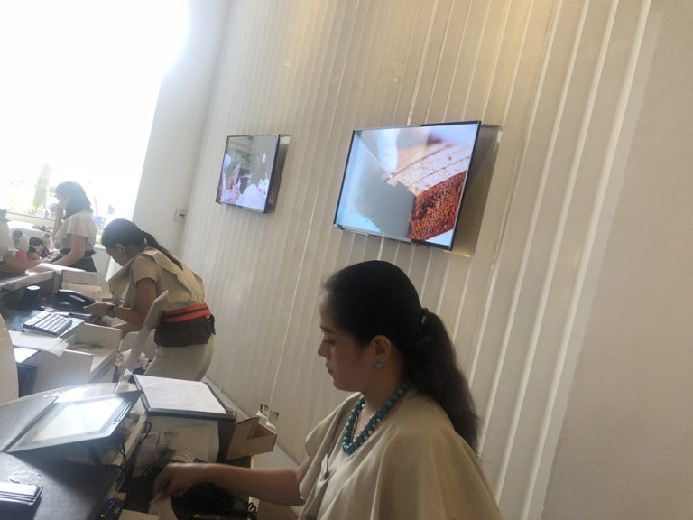 フロントカウンター