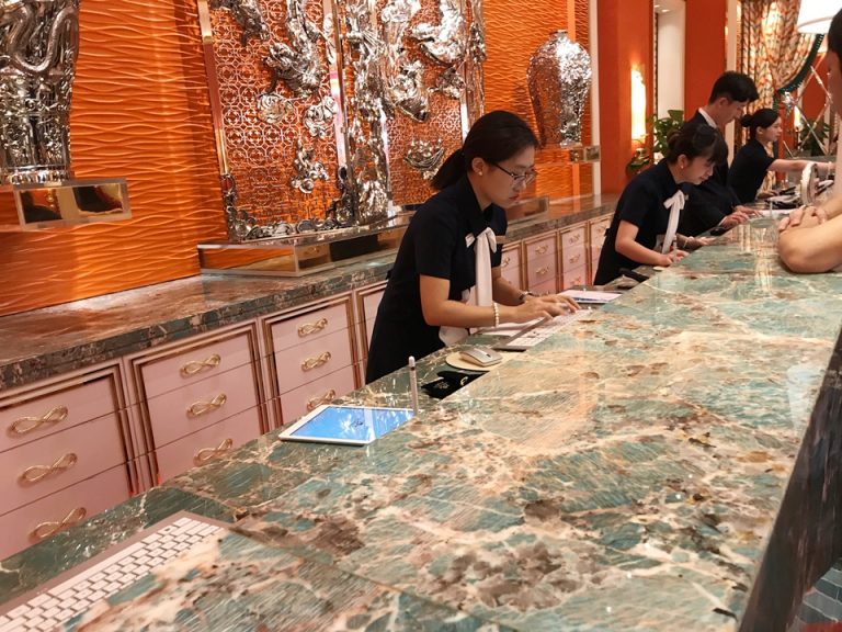 フロントカウンター