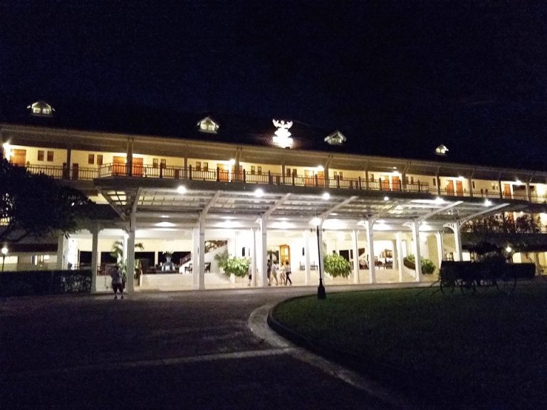 フロントエントランス外観