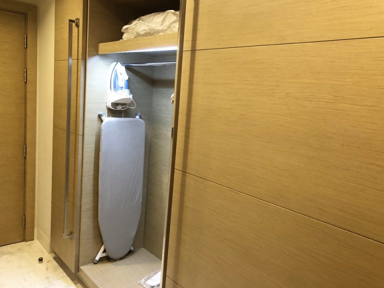クローゼット外観(開けた状態)