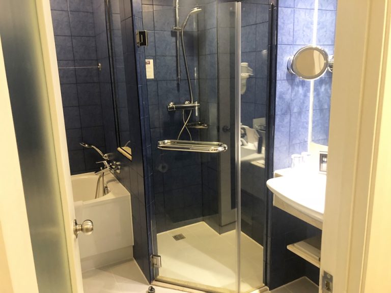 シャワーブース