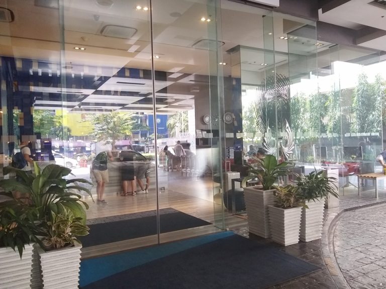 エントランス外観