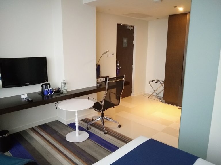 客室全体窓側より