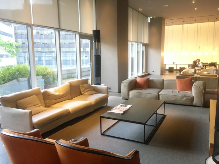 フロント前のロビー