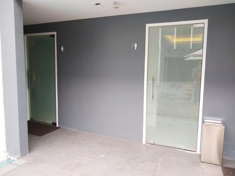 プール専用トイレ