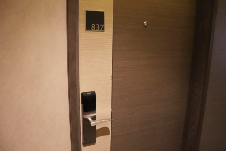 客室入口ドア_外側