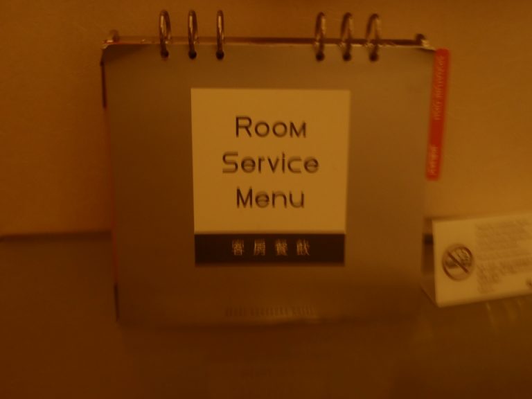 化粧台上_ルームサービスメニュー
