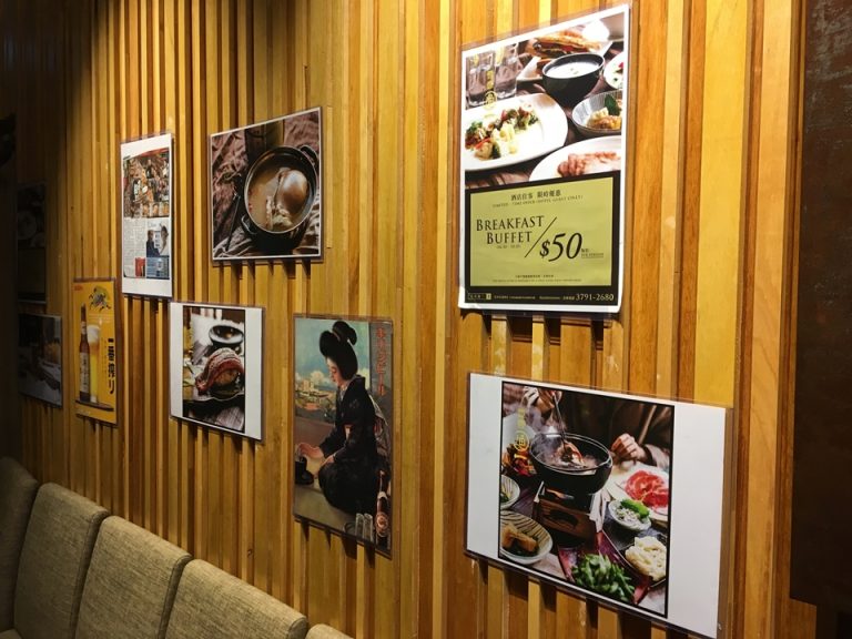 店舗入口掲載メニュー写真