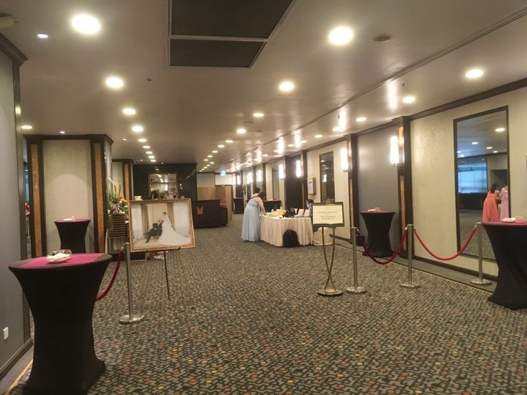 イベントホール前の広場の様子。