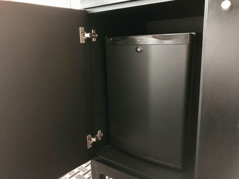 冷蔵庫(閉じた状態)