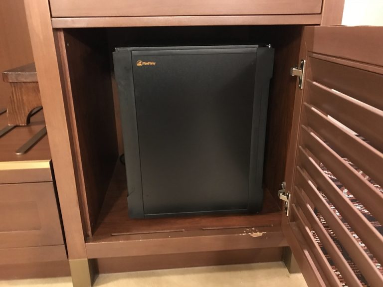 冷蔵庫(閉じた状態)