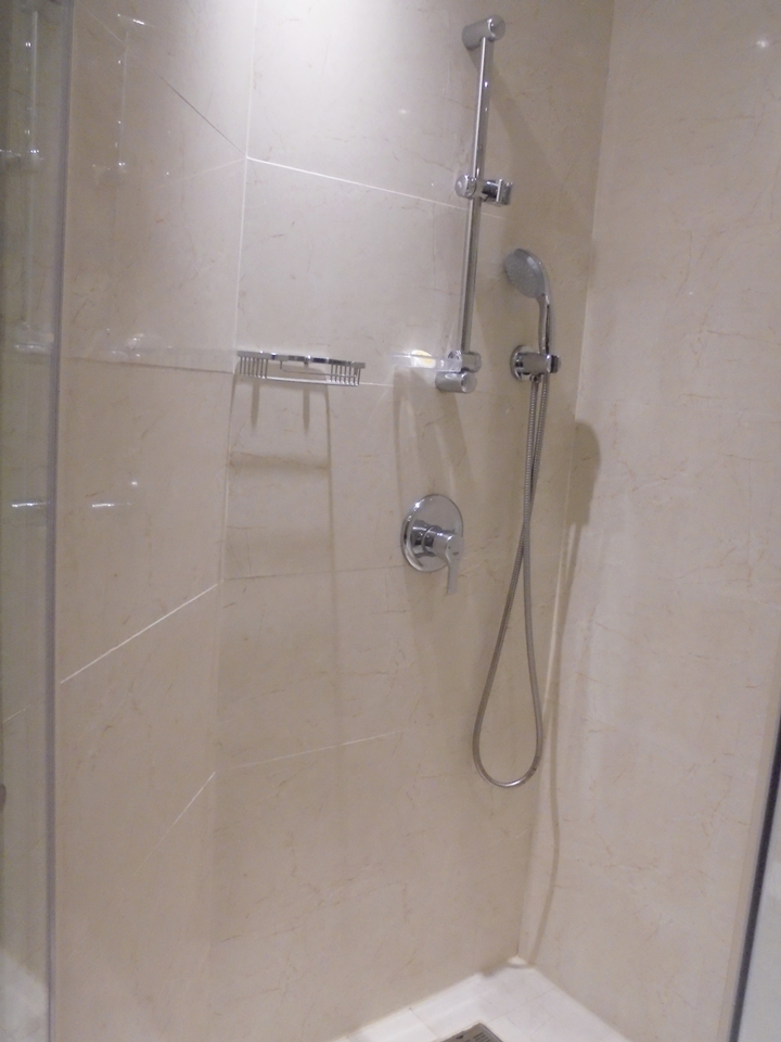 バスタブとシャワールームは別になっています。水圧、水量ともに良しです