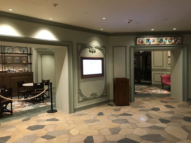 ワールドオブカラーレストランの外観