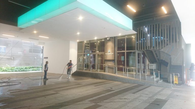 エントランス外観 (1)