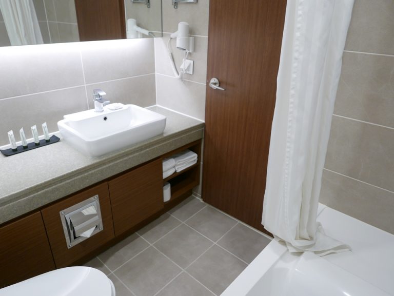 バスルーム内から入口