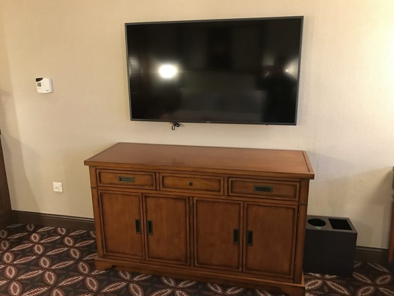 ベッド方向からテレビ