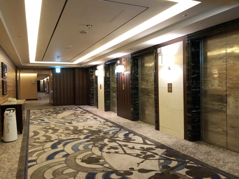 宿泊階エレベーターホール