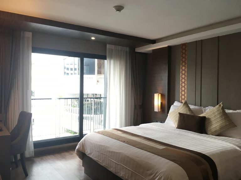 客室全体 窓側方向