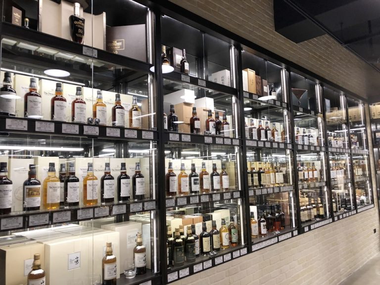 世界でも珍しく貴重なウイスキーが揃えられています