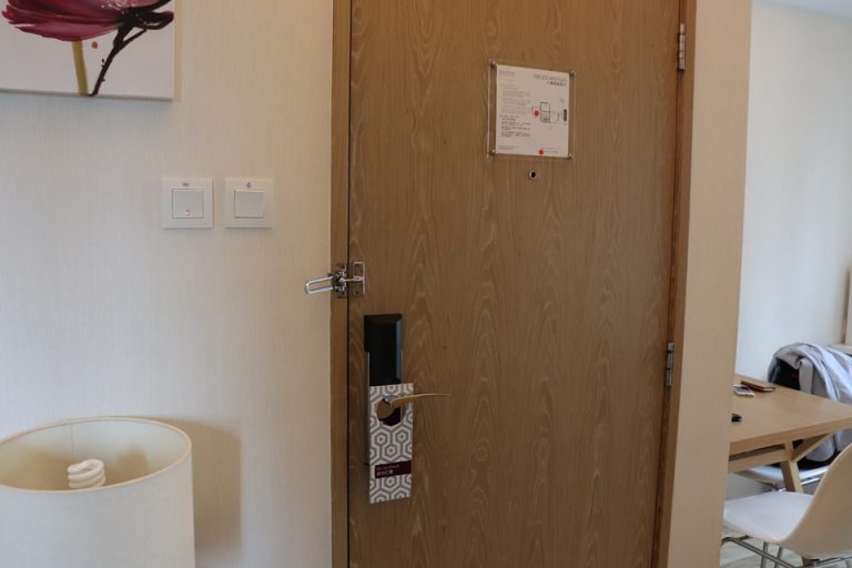 玄関ドア室内側