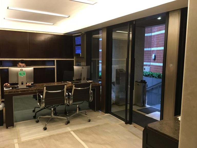 フロントデスク