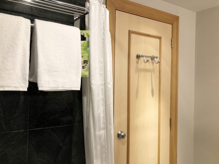 バスルーム内から入り口