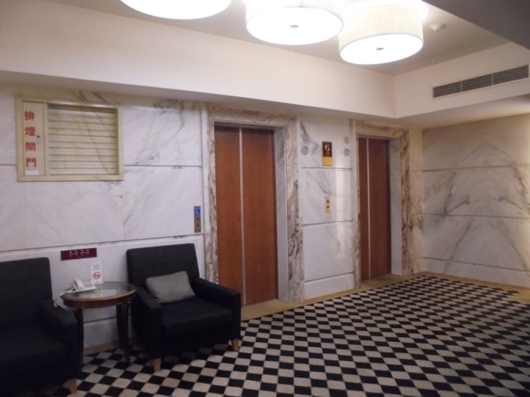 6階エレベーターホール2