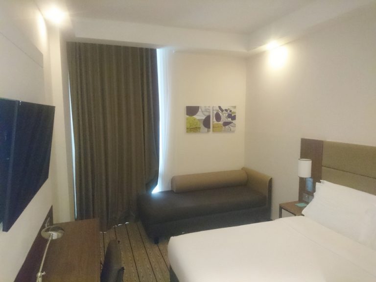 客室全体(入口方向)