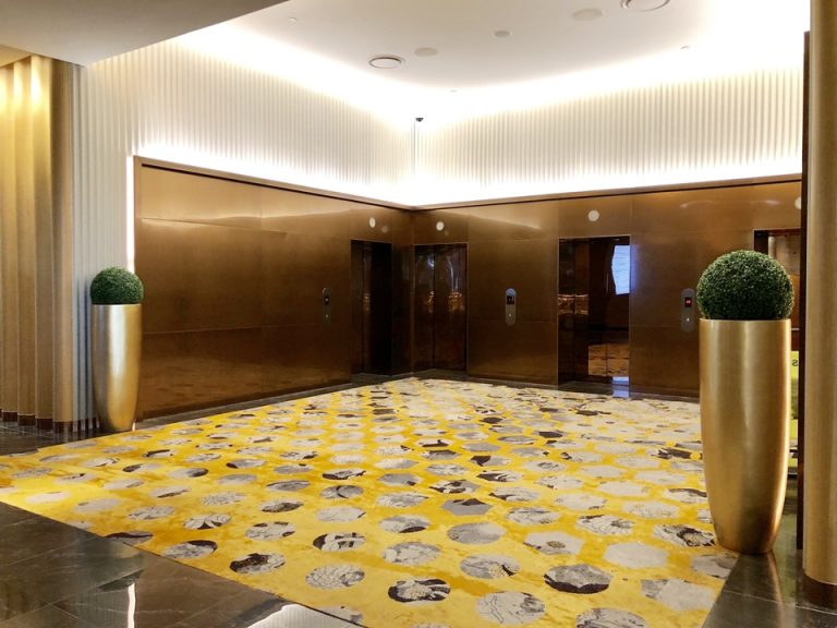 エレベーターホールフロント階