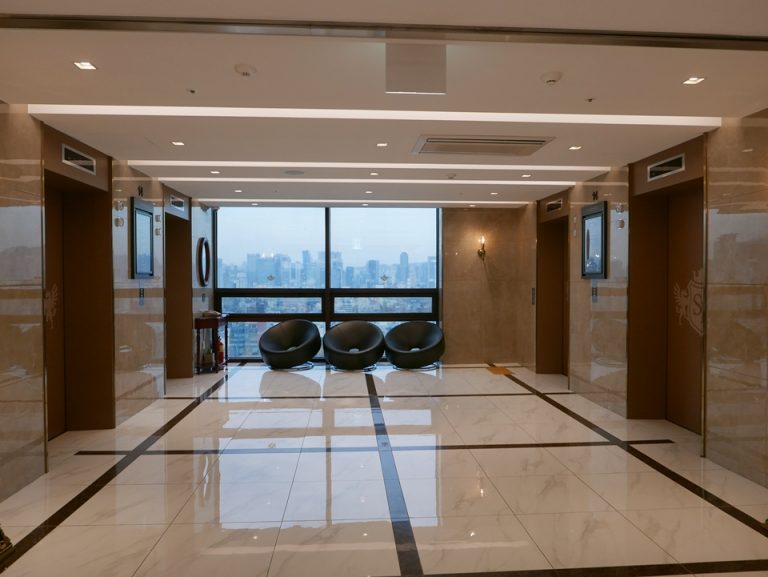 エレベーターホールフロント階