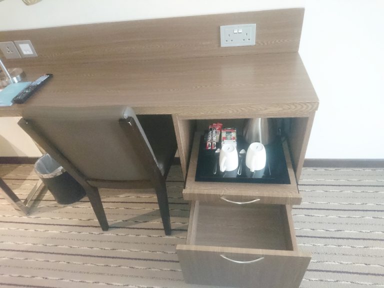 カフェコーナーと引き出し