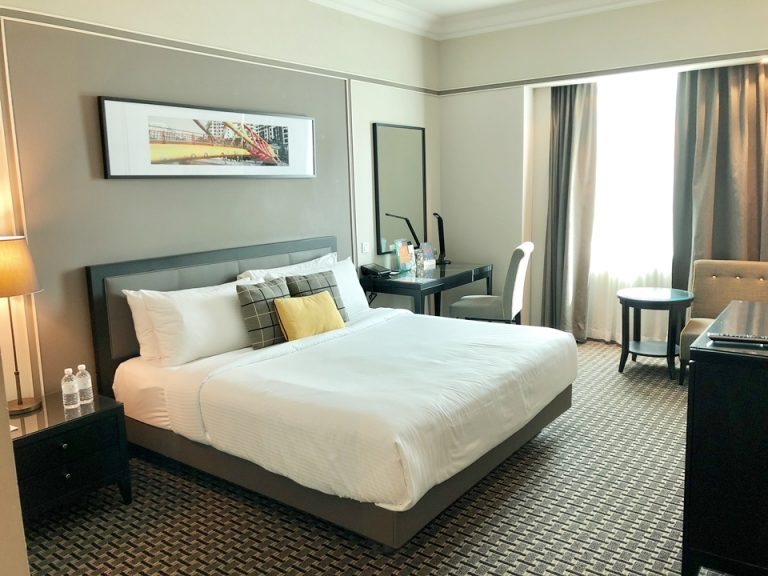 客室全体(窓際方向)