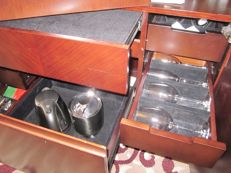 ワイングラス、アイスベール、湯沸かしポットなど