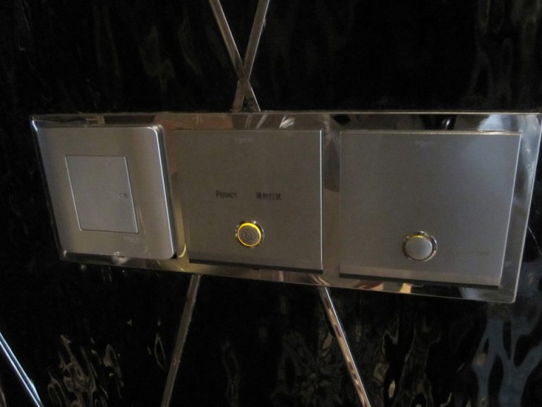 客室入り口コントロールパネル