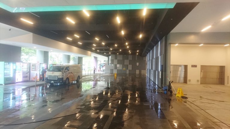 エントランス前の駐車スペース