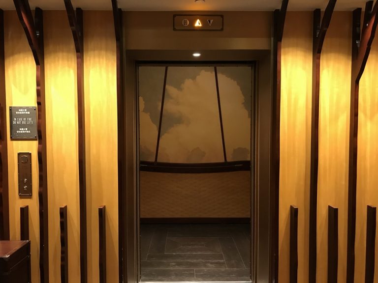 気球をモチーフにしたエレベーター内観