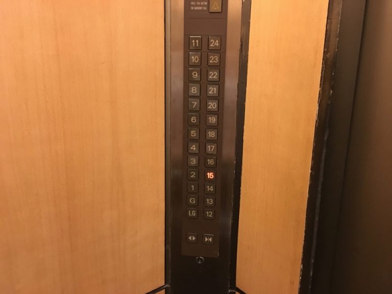 エレベーターボタン
