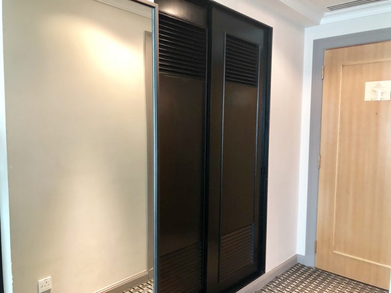 クローゼット(閉めた状態)