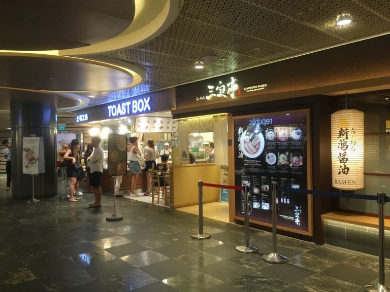 ISETAN地下にある日本のラーメン屋さんとローカルカフェチェーン