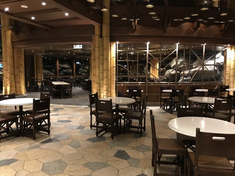 チャートルームカフェの座席