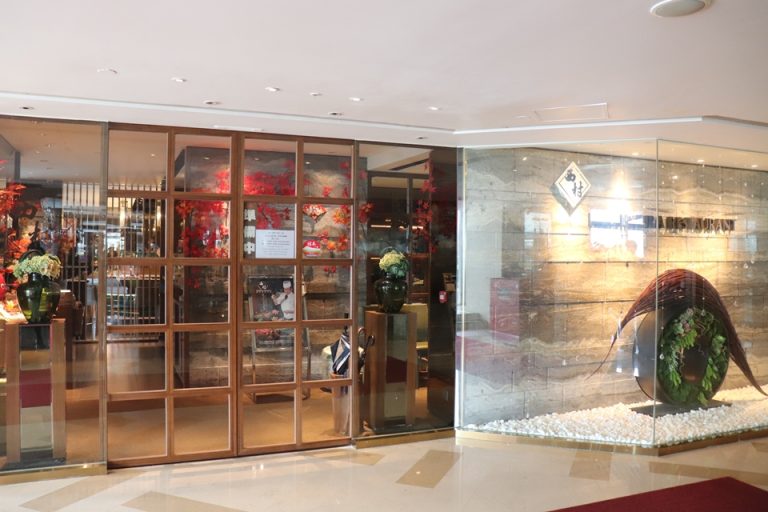 向かいにある日本食レストラン_テナント