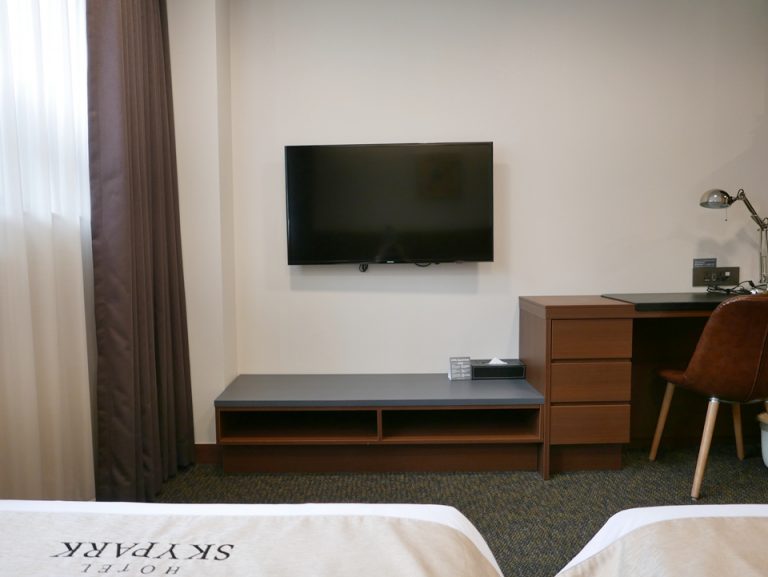 ベッド方向からTV