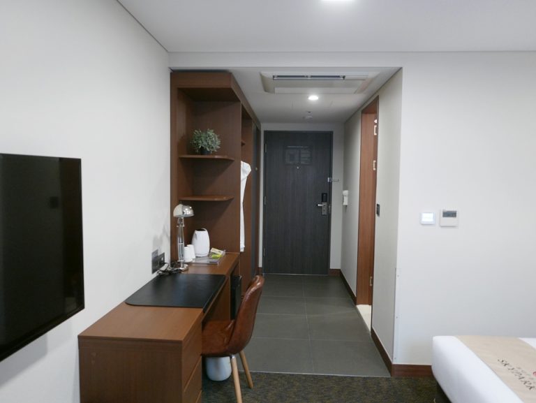 客室全体(入口方向)